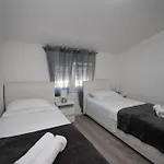 Apartamento With Parking Space - 19830 Zadar
