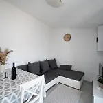 Apartamento With Parking Space - 19830 Zadar
