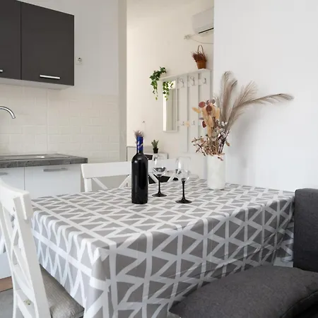 Lejlighed With Parking Space - 19830 Zadar