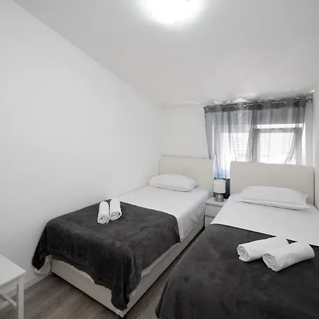 With Parking Space - 19830 Zadar