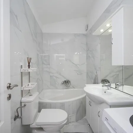 With Parking Space - 19830 Lejlighed *