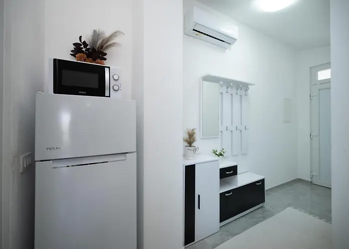 Lägenhet With Parking Space - 19830