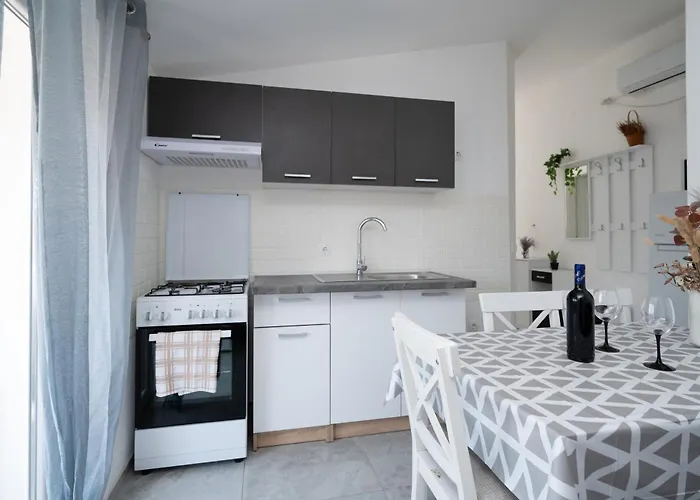 With Parking Space - 19830 Lägenhet Zadar